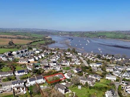 REDEVELOPMENT OPPORTUNITY WITH RIVER VIEWS