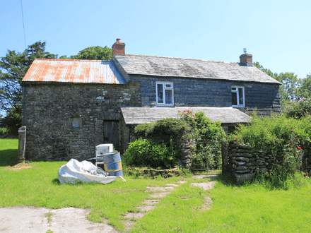 Bolatherick Farmhouse with meadow