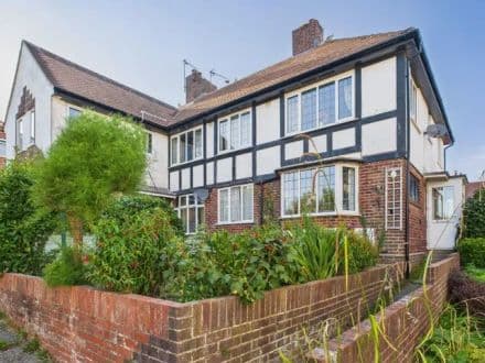 CHARMING END OF TERRACE HOUSE FOR UPDATING AND MODERNISATION